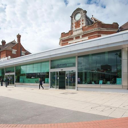 Basingstoke Apartments - Westlands House, City Centre, Home-From-Home Экстерьер фото