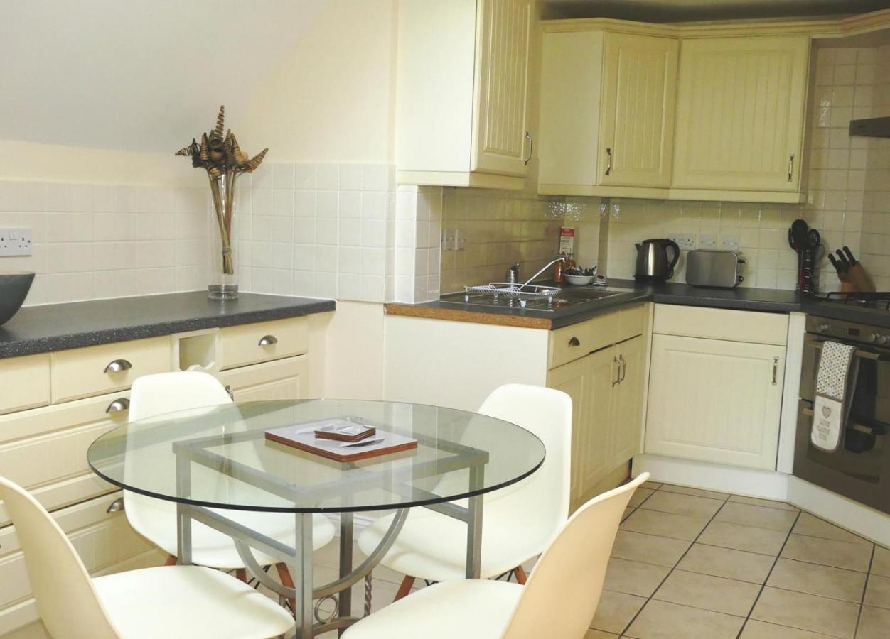 Basingstoke Apartments - Westlands House, City Centre, Home-From-Home Экстерьер фото