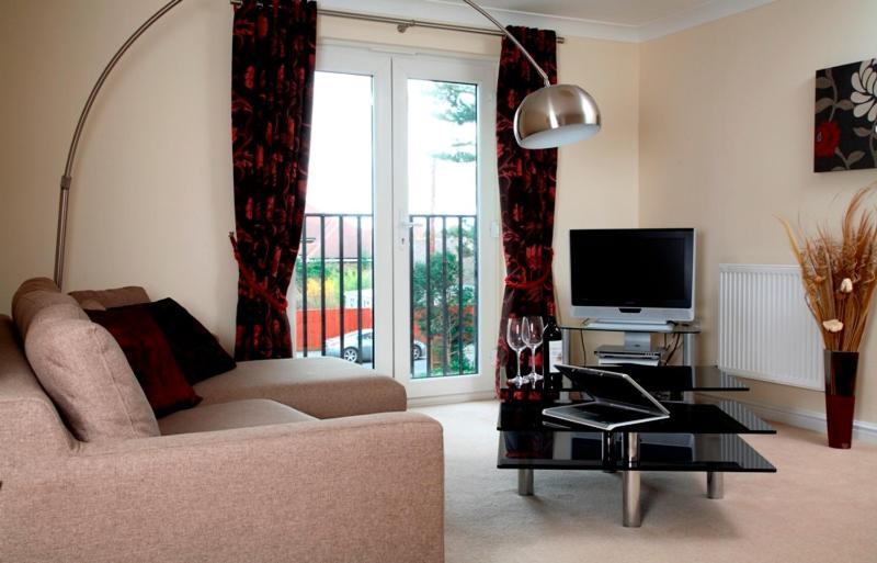 Basingstoke Apartments - Westlands House, City Centre, Home-From-Home Экстерьер фото