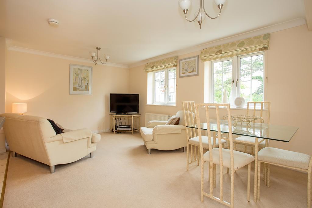 Basingstoke Apartments - Westlands House, City Centre, Home-From-Home Экстерьер фото