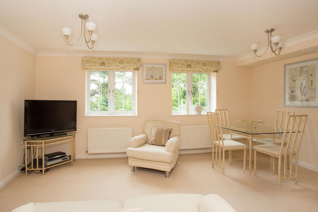 Basingstoke Apartments - Westlands House, City Centre, Home-From-Home Экстерьер фото