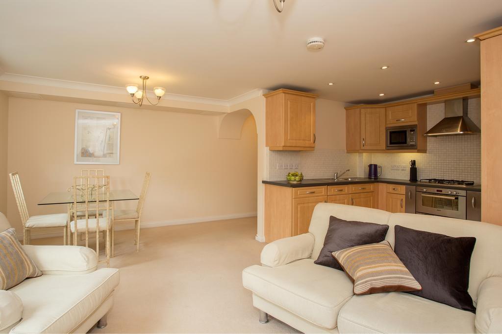 Basingstoke Apartments - Westlands House, City Centre, Home-From-Home Экстерьер фото