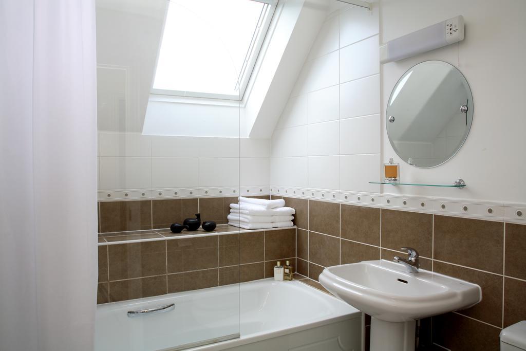 Basingstoke Apartments - Westlands House, City Centre, Home-From-Home Экстерьер фото